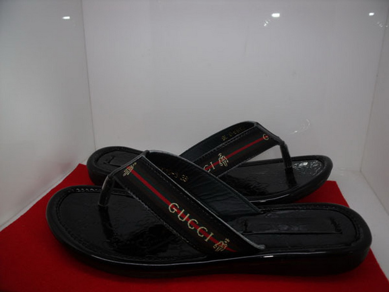 Gucci Slippers Woman--020